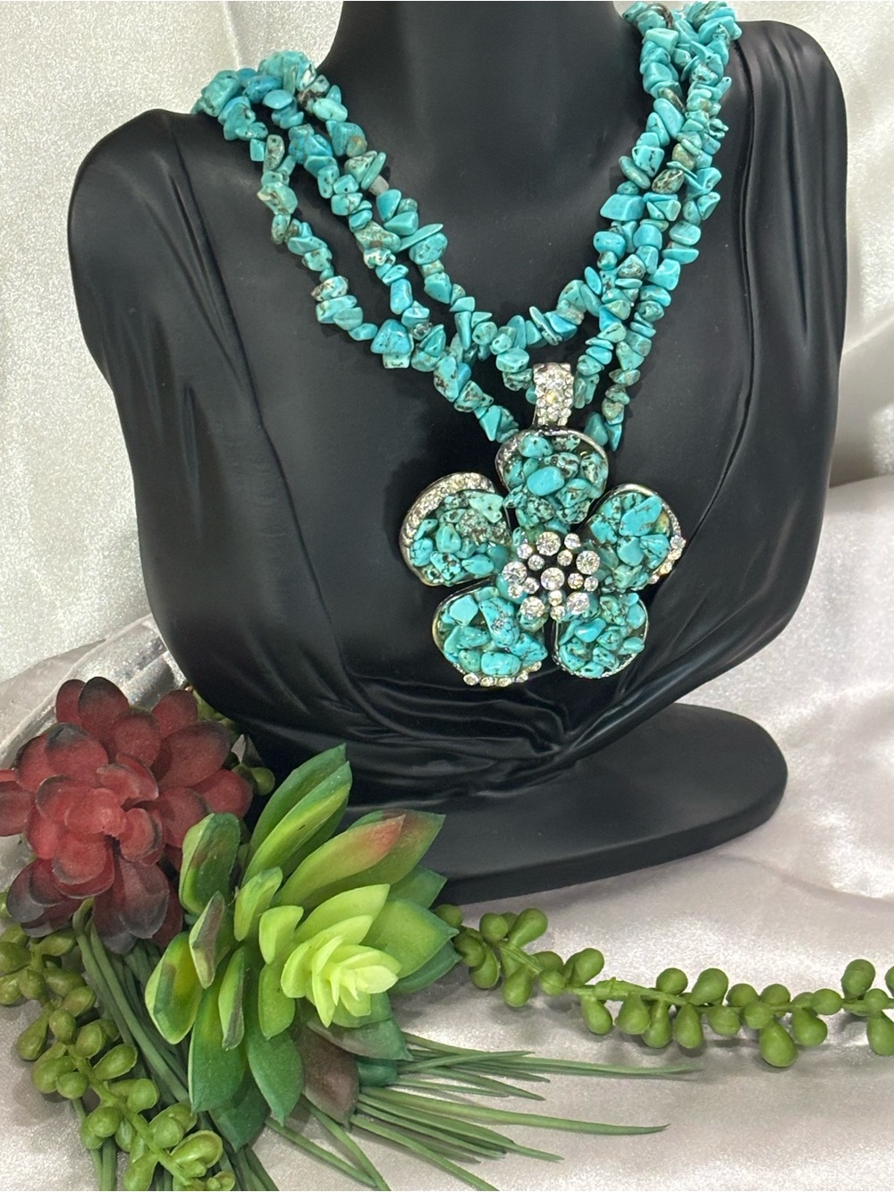 Turquoise Chip Flower Pendant Necklace - Bright Turquoise